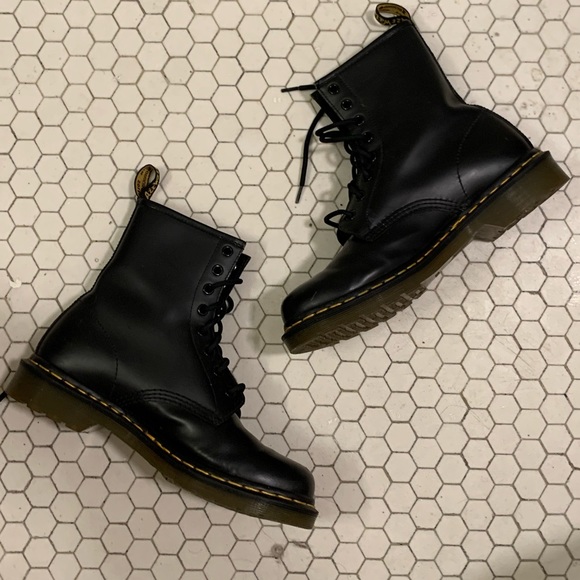 Dr. Martens 1460 SMOOTH LEATHER LACE UP BOOTS - Picture 1 of 4